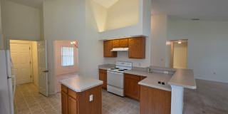 Spacious 4 Bdrm / 2 BA with 2 car garage Gallery 18