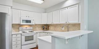 Charming 4BR Townhome in Thornton Gallery 16