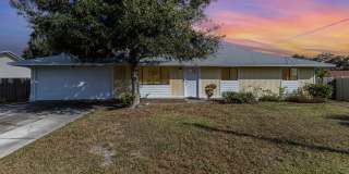 Great location with fully fenced yard Gallery 1