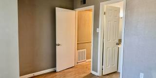 Adorable 3/2 with 2 Living Areas Close to Tech and Medical District! Gallery 17