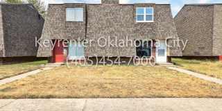 Fully Renovated 2-Bedroom, 2.5-Bathroom Townhome Near OU with 2-Car Garage & Lawn Care Included Gallery 1