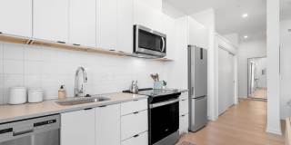 Modern downtown condo studio with private balcony & parking space. Gallery 6
