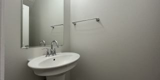 Beautifully Updated Bethany Townhome with Private Backyard and Modern Finishes Gallery 20