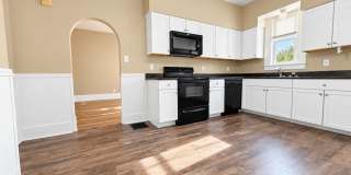 Available NOW! Large 4 bedroom 1 bath house in Dayton's Bluff area!! Gallery 1