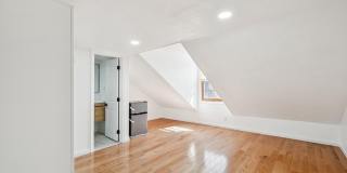 1223 SPRUCE Street Gallery 27