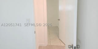 2710 NW 52nd Pl Gallery 8