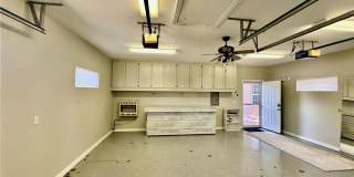 Prime Location 4 Bedroom 3 1/2 bath 2 garages! Gallery 37