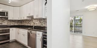 Prime West End/Foggy Bottom Luxury! Gorgeous 2BR/2BA with Private Outdoor Space + Included Parking! Gallery 6