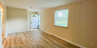 Two Bedroom Ferguson Home with Park Like Yard Gallery 6