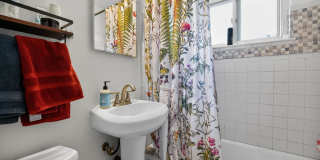 Charming 2BR House in Denver Gallery 14