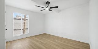 Gorgeous 2 Bed + Bonus Room | Large Private Yards | Resort Pool | 8 Weeks Free Rent! Gallery 9