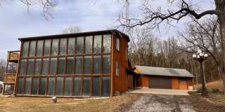 Nice large country setting close to town Gallery 1