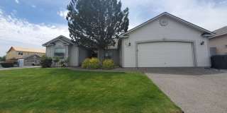 Beautiful South Richland 3-Bedroom Rambler with Open Floor Plan & Spacious Primary Suite! Gallery 1