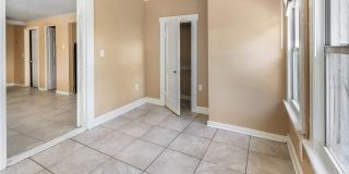 418 E AMELIA AVENUE Gallery 8