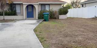 2 Bed/1 bath Centrally Located~ Gallery 1