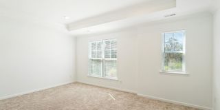 Spring deal : 500$ rewards for a 15 month rental lease - Elegant  3br/2.5 bath Townhome available- well maintained and like New Gallery 25