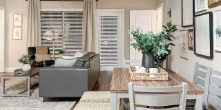 Yugo Charlotte College Downs - Student Housing Gallery 18