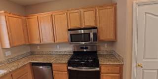 Beautiful 4 bedroom for rent. Gallery 35