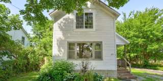 Charming 3-Bedroom Home with Fenced Yard! Gallery 1