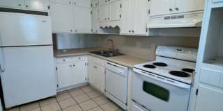Stunning 2 Bed, 2 1/2 Bath Townhouse Available Now Stunning 2 Bed, 2 1/2 Bath Townhouse Available Now Gallery 8