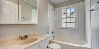 FREE MONTH RENT! Freshly Updated 3 Bedroom House Gallery 4
