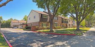 Beautifully Updated 3 Bedroom, 2.5 Bathroom Townhome! Gallery 1