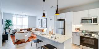 Cadence on Canal Cadence on Canal Gallery 1