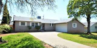 Charming 3 bedroom 2 bath Home in the Forward Addition Gallery 1