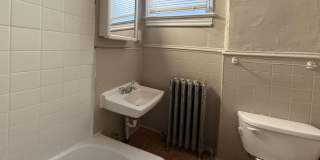 3BR Philadelphia Rowhome with Spacious Living Areas Gallery 4