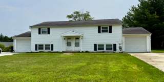 SPACIOUS 2 Bedroom Duplex Move-In Ready! Gallery 1
