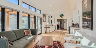 Downtown Louisville 3-BDR Fully Furnished Gem Gallery 10