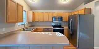 573 Hanover St Gallery 4