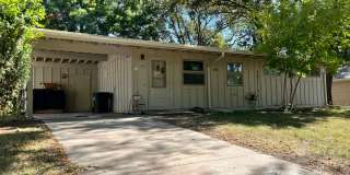 Charming Home, new carpet, laundry, backyard Gallery 1
