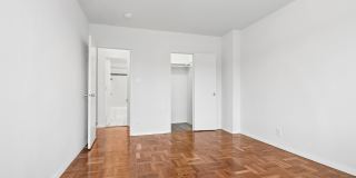 Quebec House Gallery 28