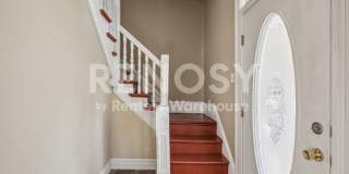 Available July 1 - 2BD / 1BA upper level duplex in Saint Paul! Available July 1 - 2BD / 1BA upper level duplex in Saint Paul! Gallery 1