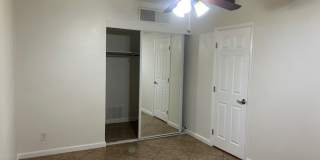 Spacious 3 Bedroom + Den Near Phoenix Country Club Gallery 9