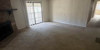 Spectacular Top Floor Condo in Aurora! Gallery 12