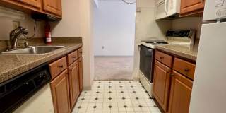 Gorgeous 2-Bedroom Condo at Crum Creek Valley Condominiums! Available NOW! Gallery 5