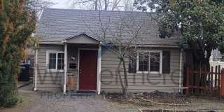512 Columbia *Charming Cottage with Private, Fenced Backyard and Ample Storage* Gallery 1