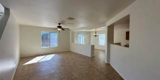 Two-Story 3 Bed/2.5 Bath with 2nd Floor Laundry Room! Gallery 3