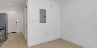 3075 Hawthorn Street Gallery 3