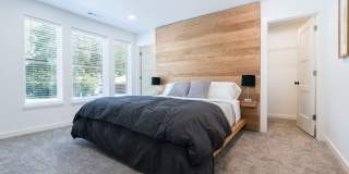 Modern 4 bedroom 3 bath near Razorback campus - 2nd story loft Gallery 21