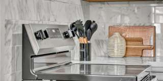 FULLY FURNISHED & BEAUTIFULLY REMODELED CLASSIC HOME NEAR UNR WITH UNBEATABLE I-80 ACCESS Gallery 10