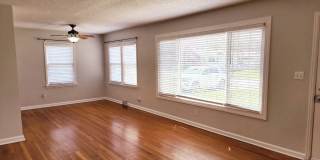 Charming Bunglow in Delaware Neighborhood Close To MSU  Mercy Hospital Gallery 1