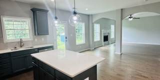 Spacious Family Home in Kathleen Gallery 9
