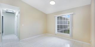 250 SE 44th Street Gallery 10