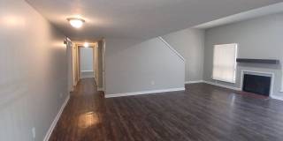 Newly Refreshed 3 bedroom 2 bath Duplex - Open To Section 8 Gallery 4