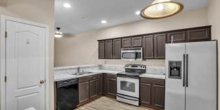 3 bedroom/ 2.5 bathroom townhome near the airport! Gallery 3