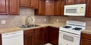 3 Bedroom 2 Bath Penthouse condo in Van Nuys Gallery 4