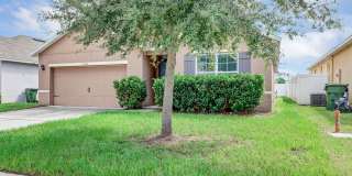 Sunny, Move-In Ready 4-Bed Home in Winter Haven with Modern Finishes and Two-Car Garage Gallery 3